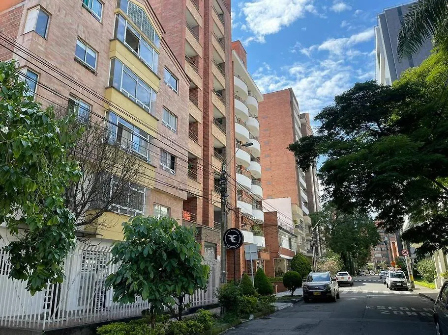 Apto Mejor Zona De Laureles 2 Habitaciones Mas Estudio Medellín Apartamento
